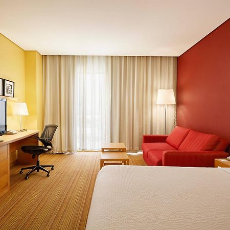 Courtyard By Marriott Leon At The Poliforum Exteriör bild