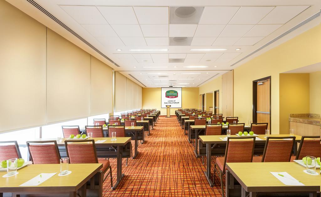 Courtyard By Marriott Leon At The Poliforum Exteriör bild