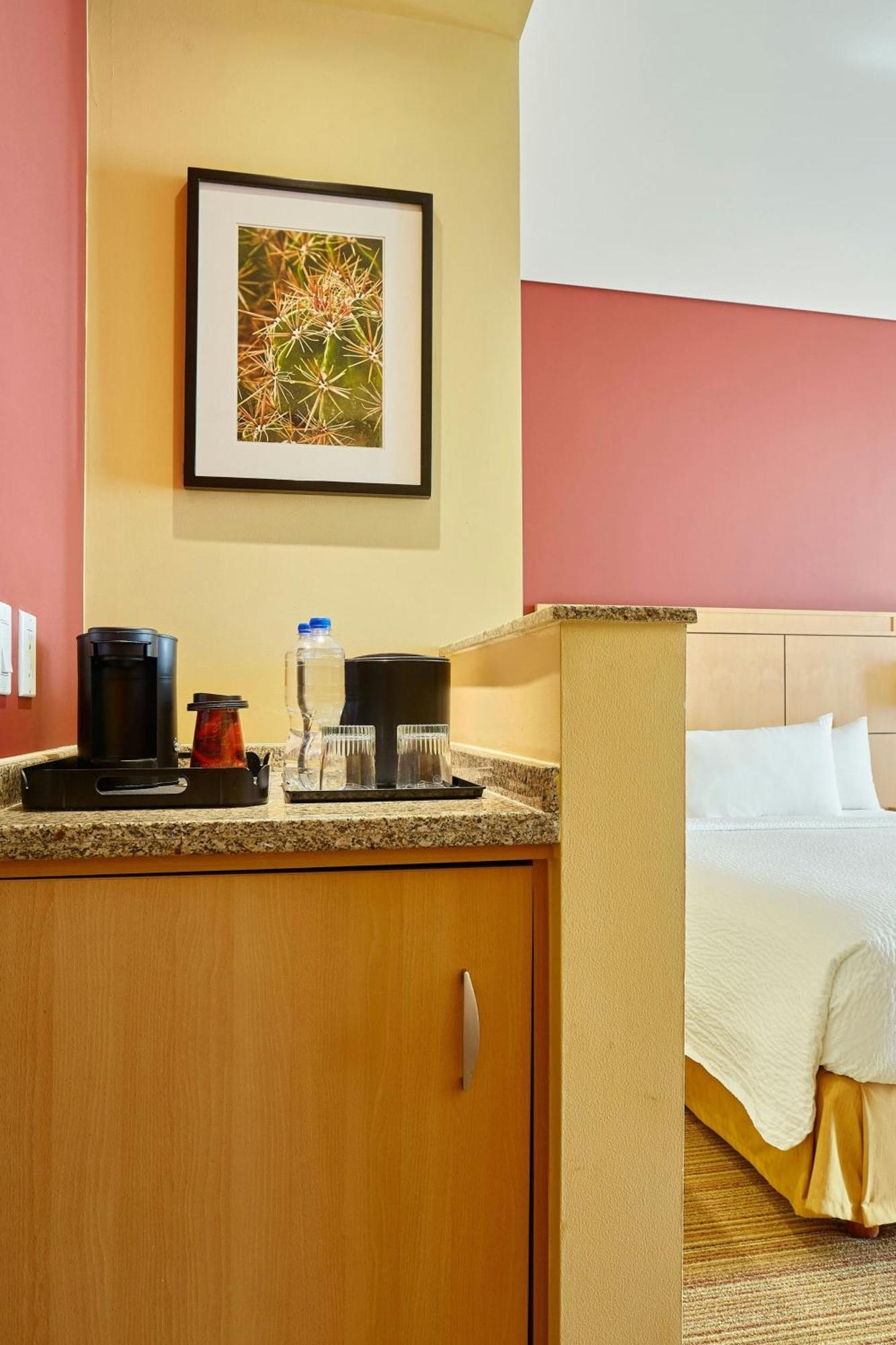 Courtyard By Marriott Leon At The Poliforum Exteriör bild