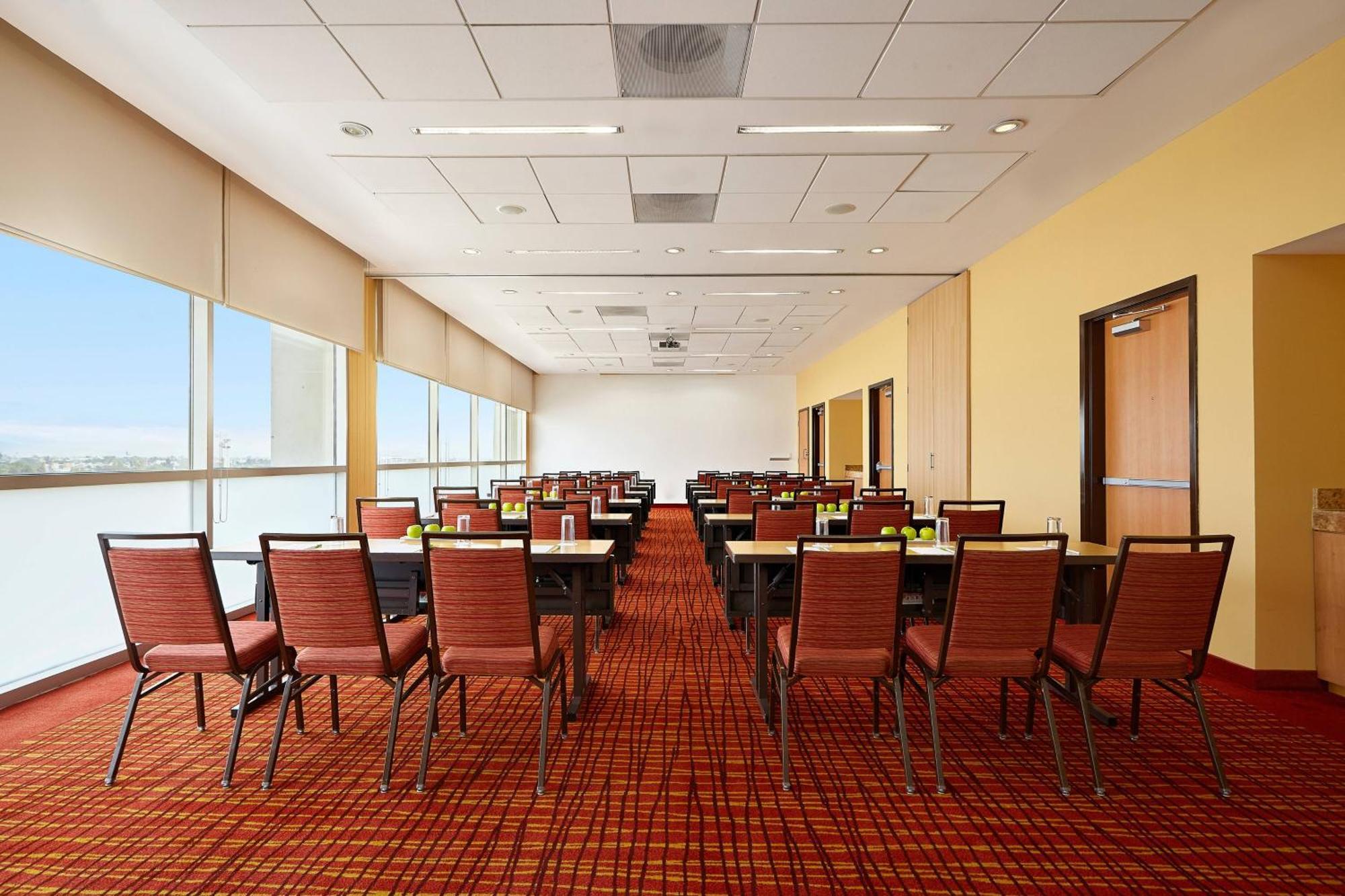 Courtyard By Marriott Leon At The Poliforum Exteriör bild