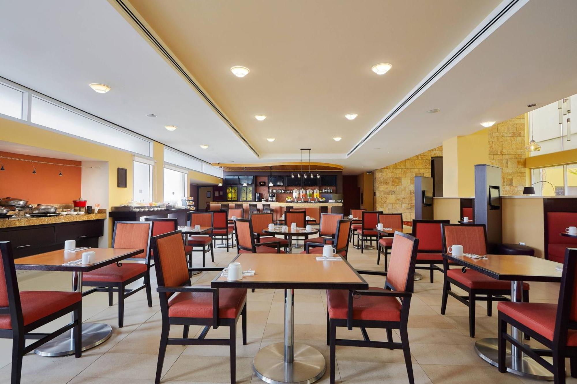 Courtyard By Marriott Leon At The Poliforum Exteriör bild