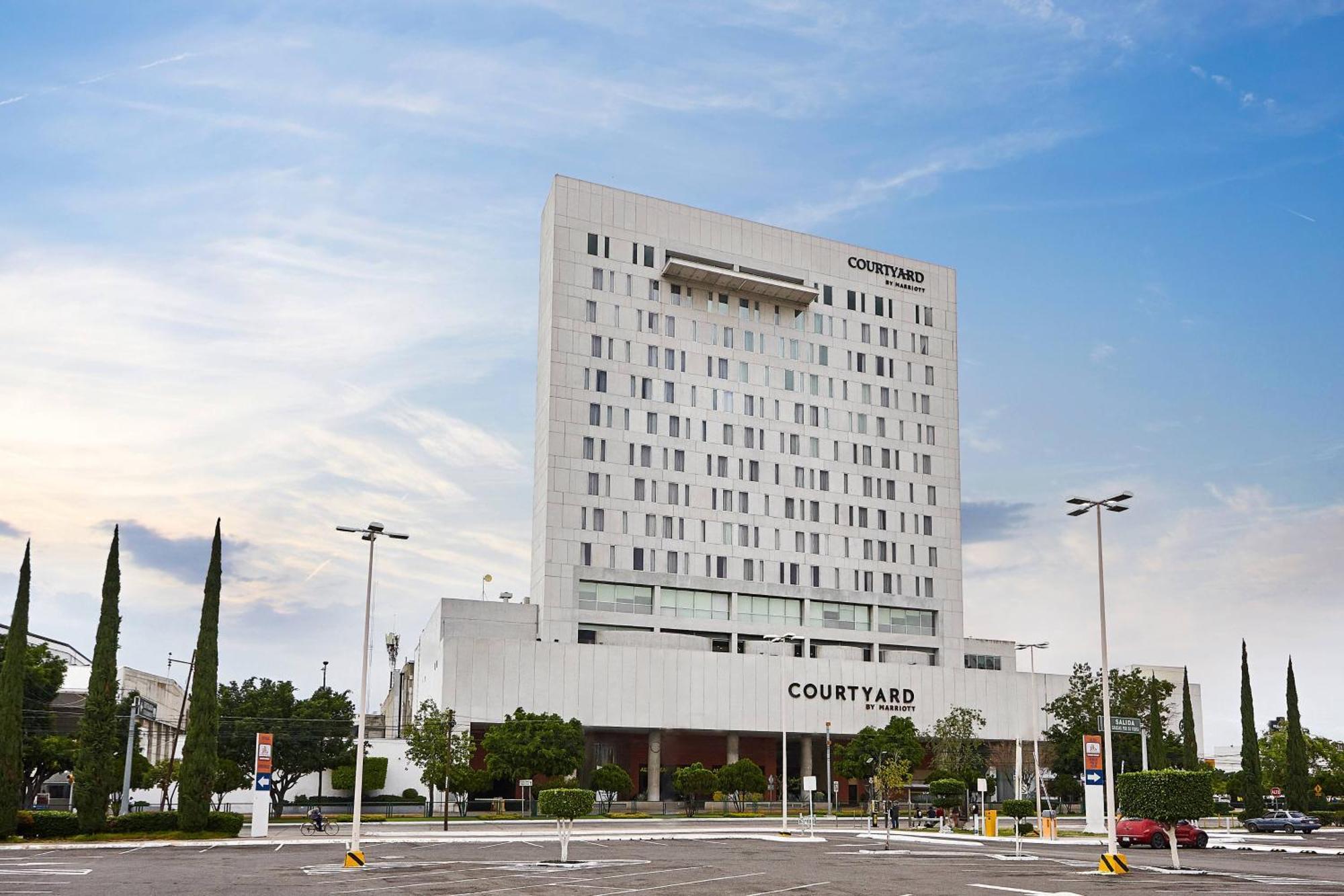 Courtyard By Marriott Leon At The Poliforum Exteriör bild